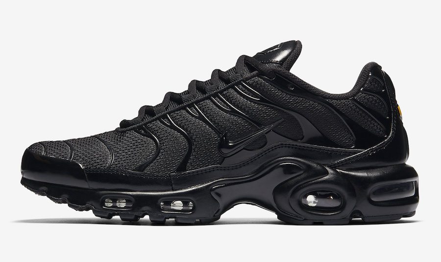 nike air max plus black size 6