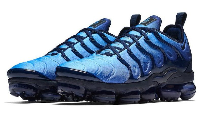 vapormax plus green and blue