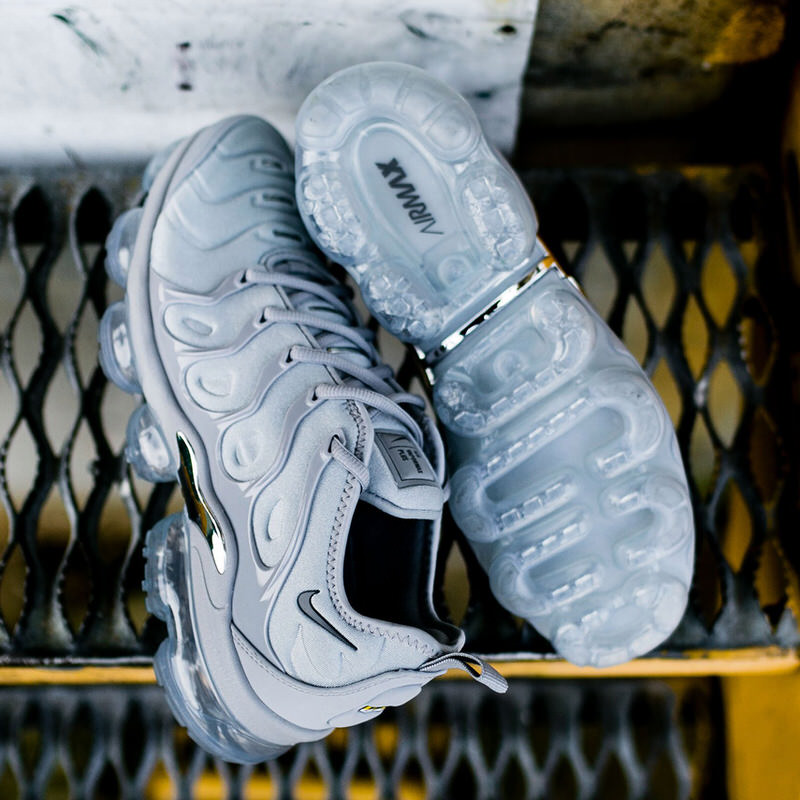 air max vapormax plus grey