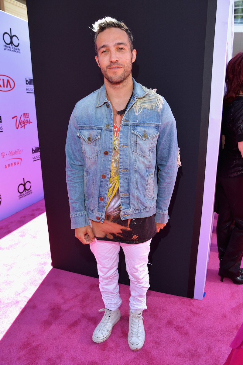 Just when you thought Pete Wentz only wore black, what does he do? He pulls a rockstar move and switches it up with white jeans and a distressed denim jacket.