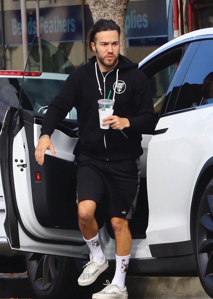 Pete Wentz's workout attire sure puts the Fear of God in us to up our gym styling.
