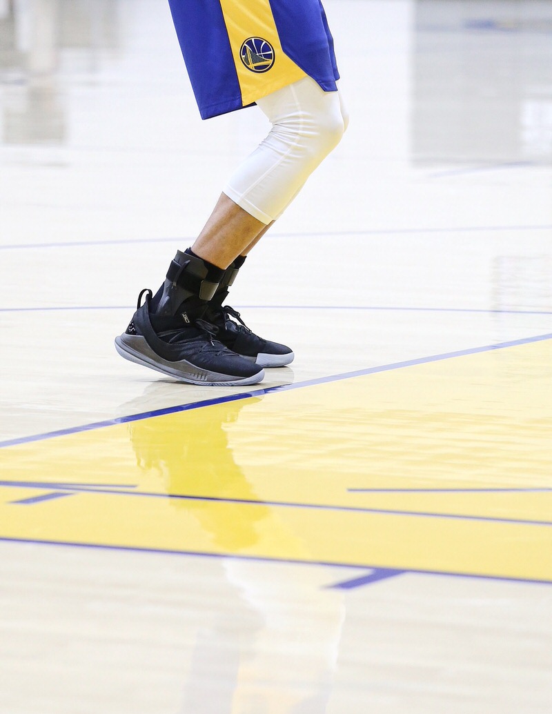 Under armour curry hotsell 5 pi day