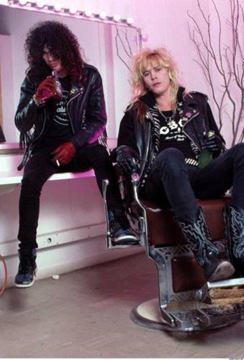 What's In Their Wardrobe // Kurt Cobain, Slash & The Rockstars the '90s | Nice Kicks