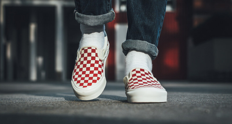 vans slip on red checker