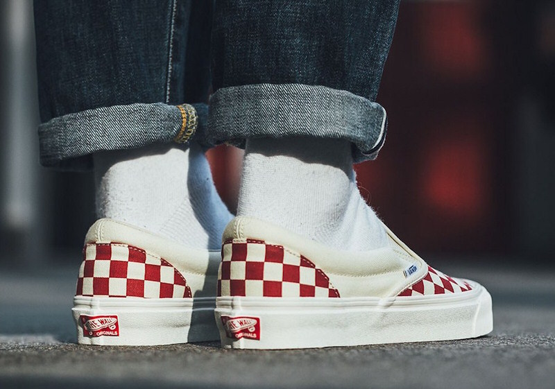 vans slip on red checker