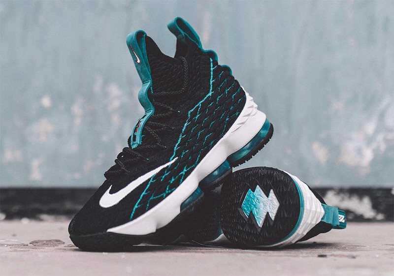 Nike LeBron 15