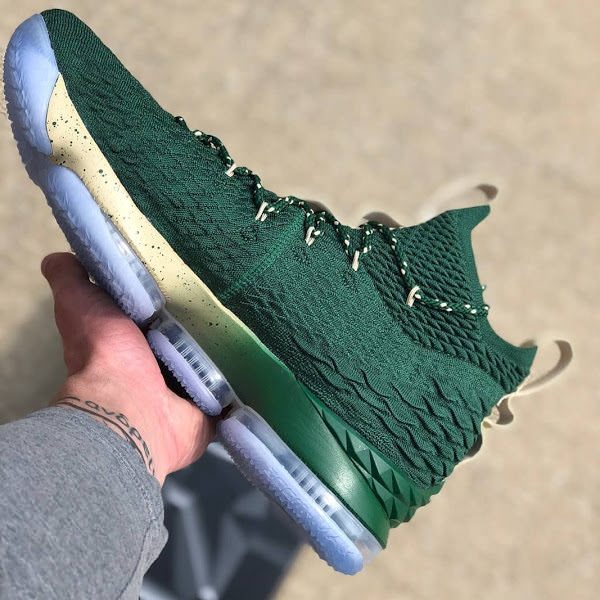 Nike LeBron 15 "SVSM" PE