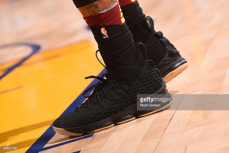 Lebron 15 black shop gum size 13
