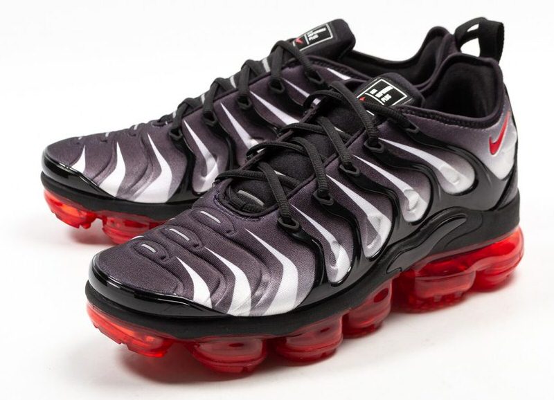 vapormax plus shark tooth