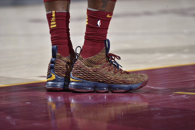 Lebron 15 cavs deals