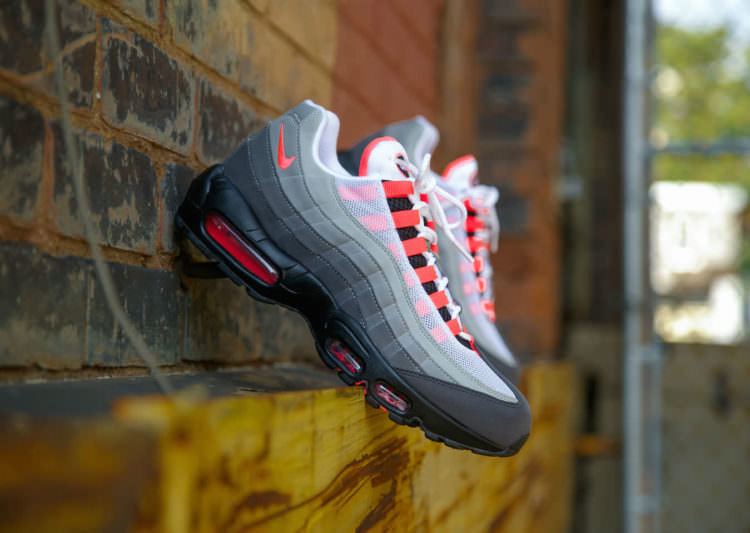 Nike Air "Solar Red" // Another Loook | Kicks