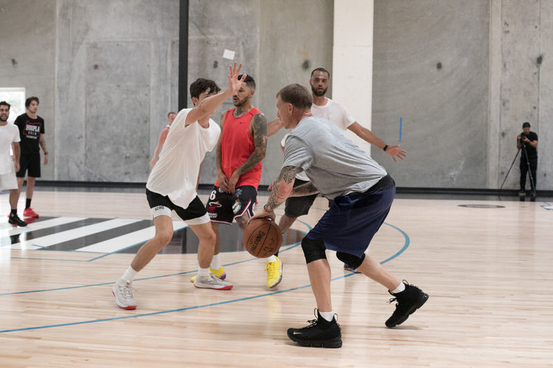 High School Player Pulls Off Jason Williams' Elbow Pass