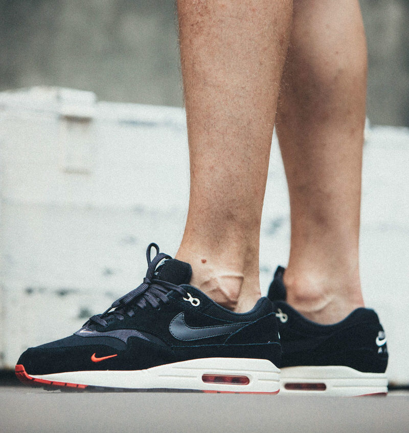 Nike air max 1 premium mini swoosh bred clearance
