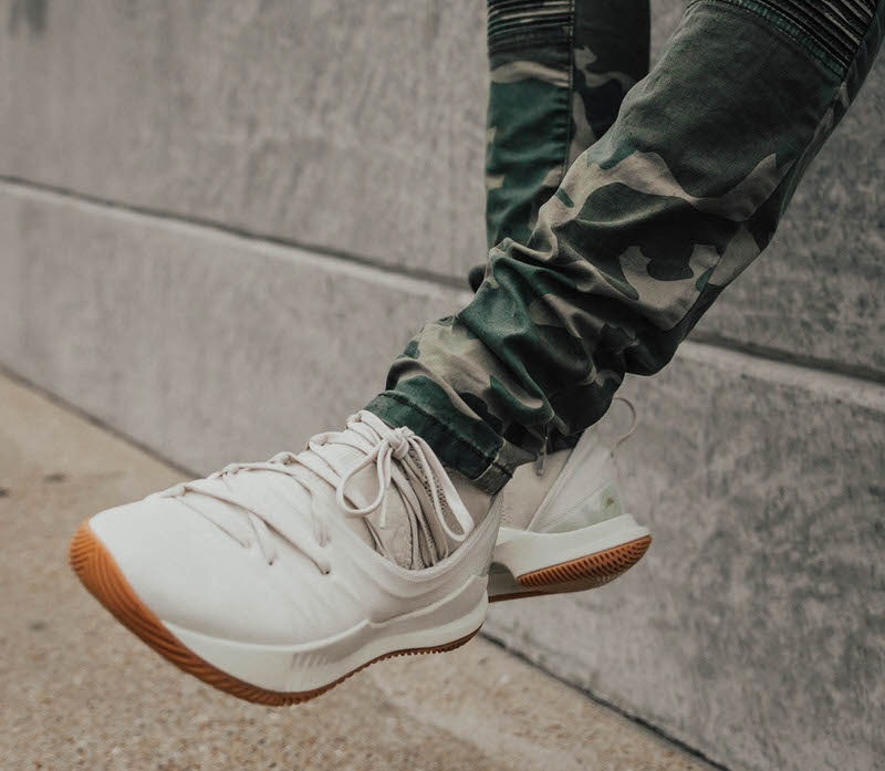 Curry low 5 top