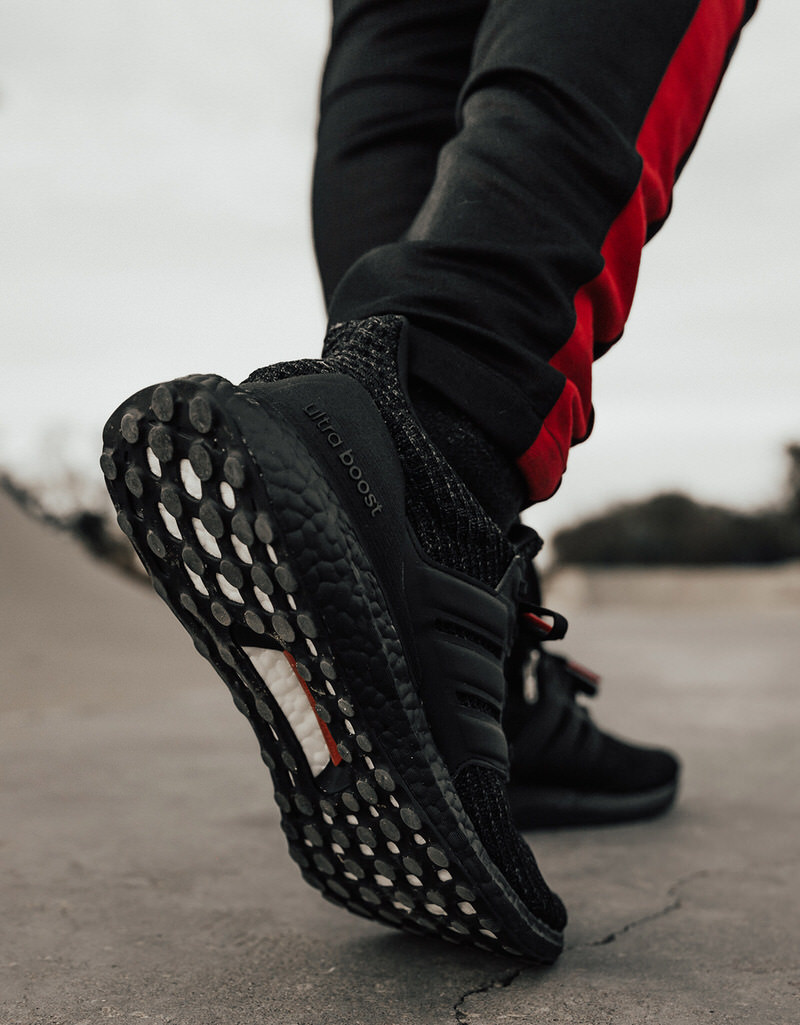 Ultra Boost Triple Black Red Tip 