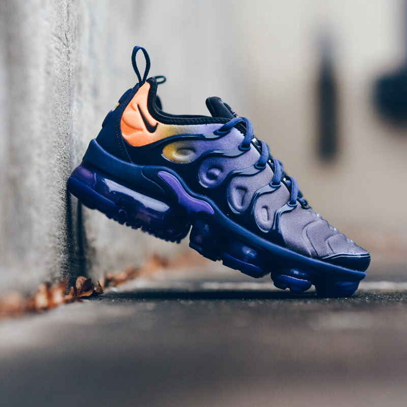 vapormax plus persian violet