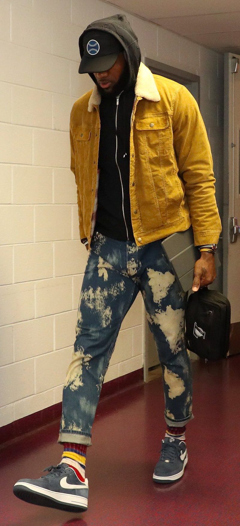 lebron james wearing air force 1