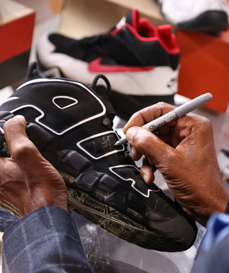 Scottie Pippen Signs Five Nike Signature Shoes For ESPN's Kicks 2 Beat ...