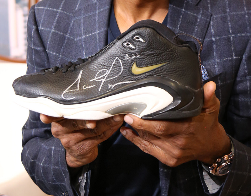 Scottie Pippen Signs Five Nike Signature Shoes For ESPN's Kicks 2 Beat | Kicks