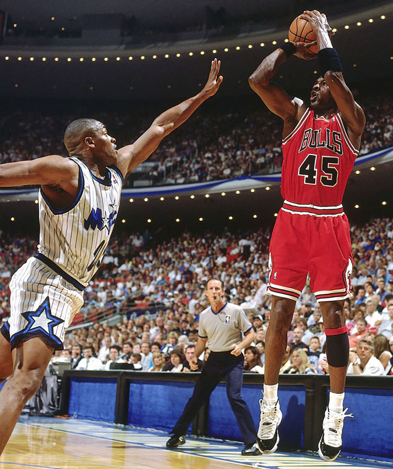 michael jordan playing in 11s