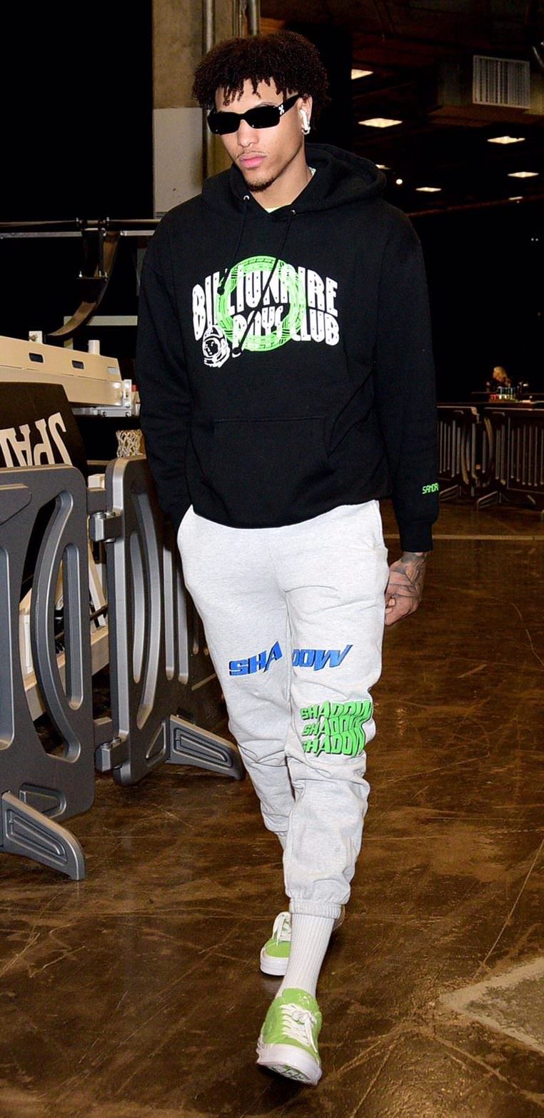 Converse kelly discount oubre outfits