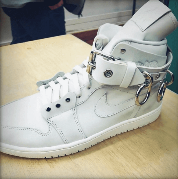 comme des garçons x air jordan 1