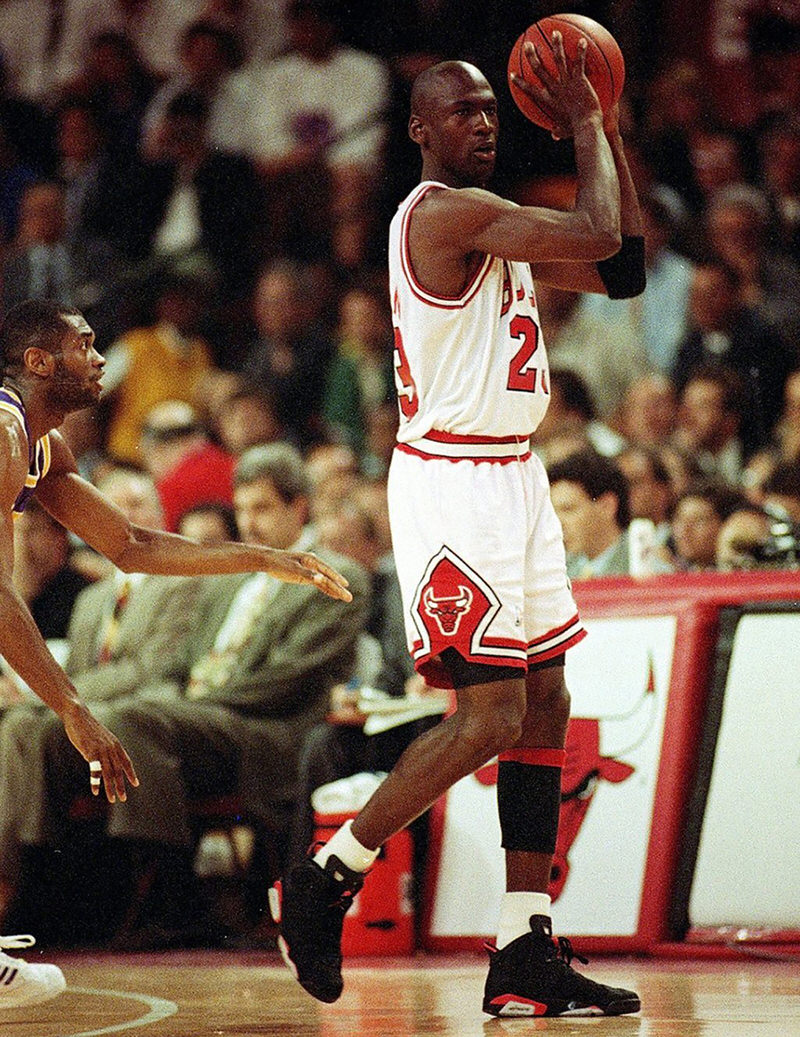 michael jordan wearing air jordan 6