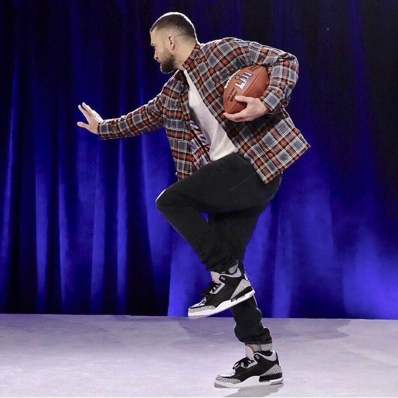 Slim fit jeans, an unbuttoned flannel, and Jordan 3s are a touchdown combination.