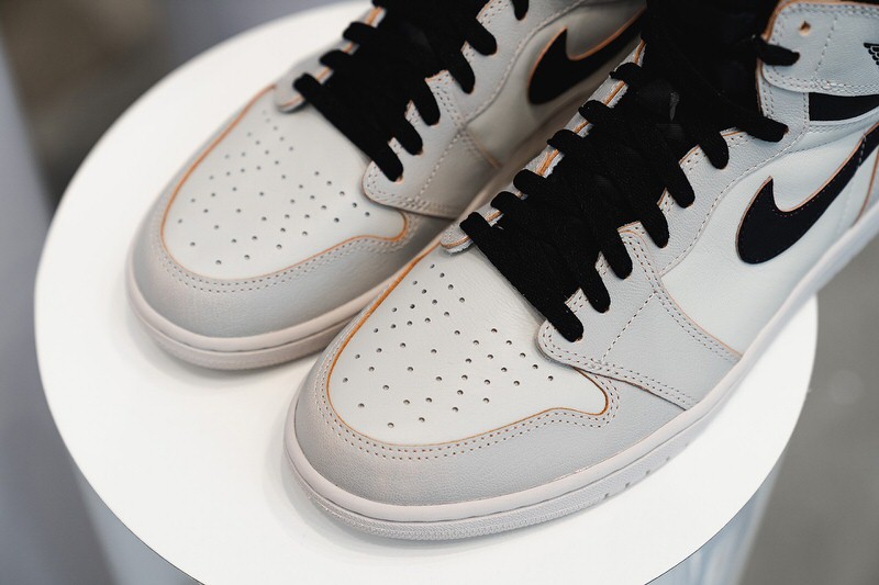 Nike SB x Air Jordan 1 Light Bone/Black