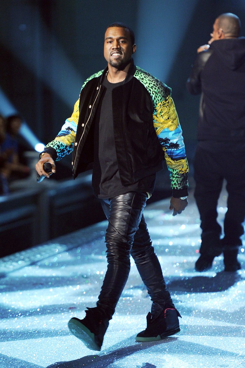 Filthy Can withstand Inferior How Kobe Bryant Helped Kanye West Debut the Yeezy 2 | Nice Kicks