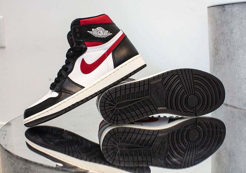 Air Jordan 1 "Gym Red"