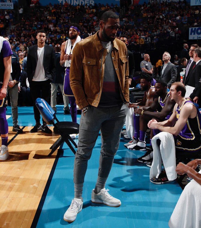 lebron james wearing air force 1