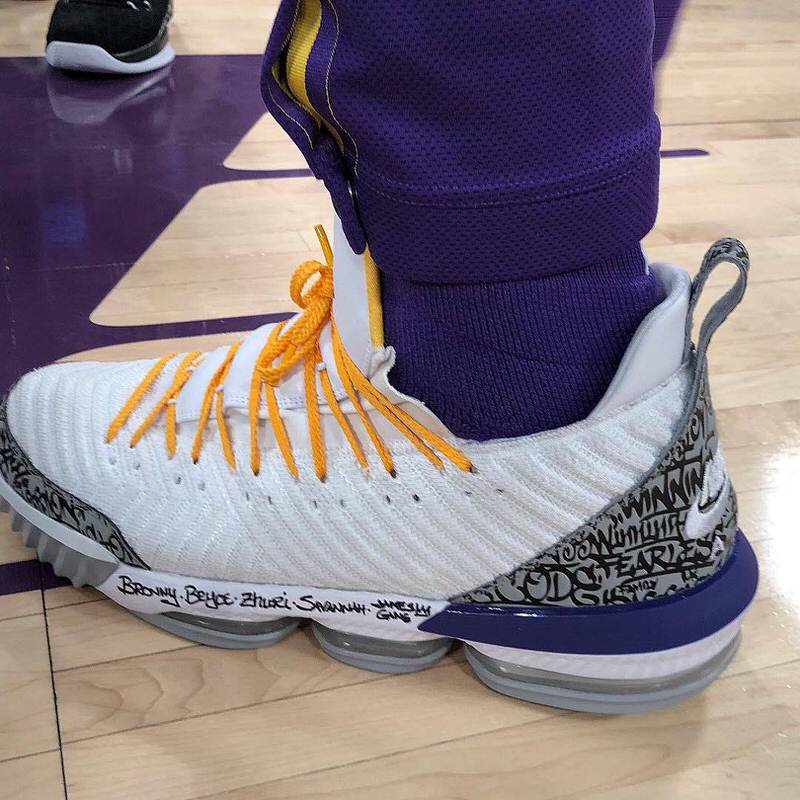 lebron shoes last night