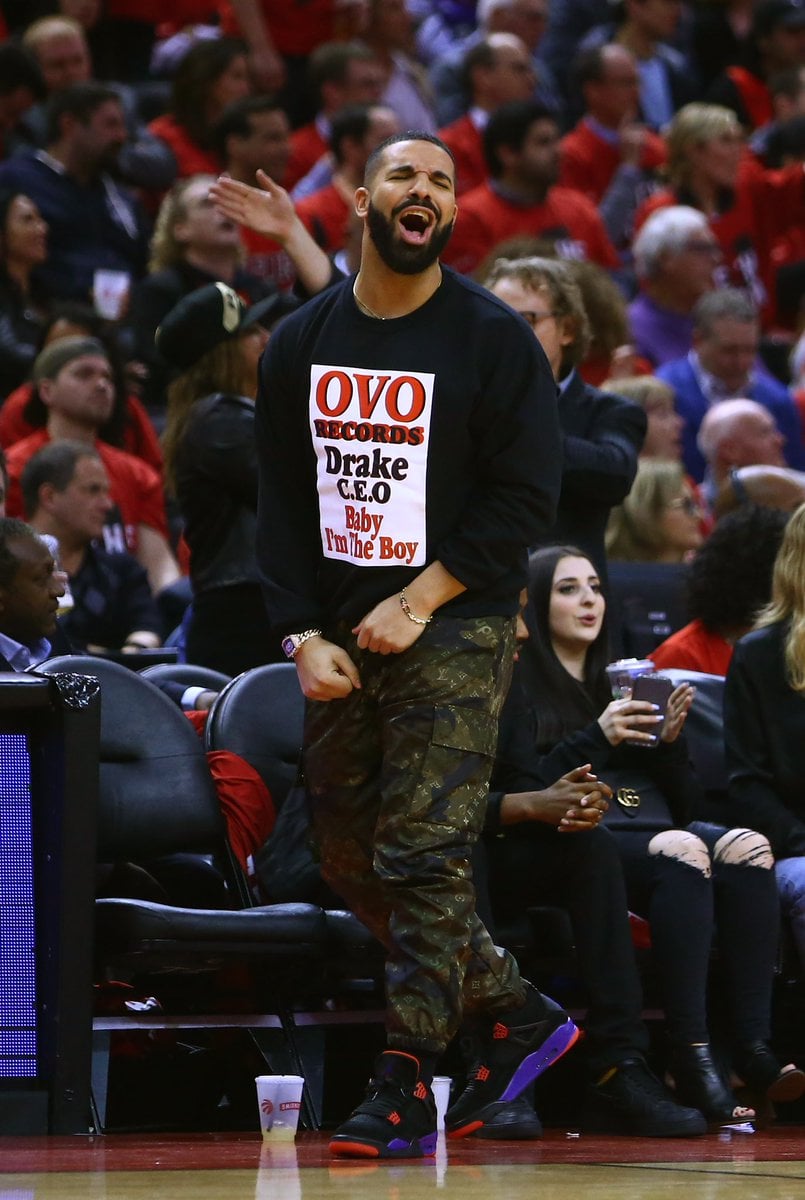 Drake in the Air Jordan 4 "Raptors"