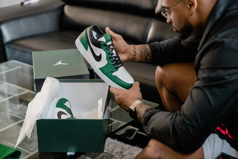 servidor Condicional Dibuja una imagen New York Jets Get Custom Air Jordan 1 Lows to Match Newly Unveiled Uniforms  | Nice Kicks