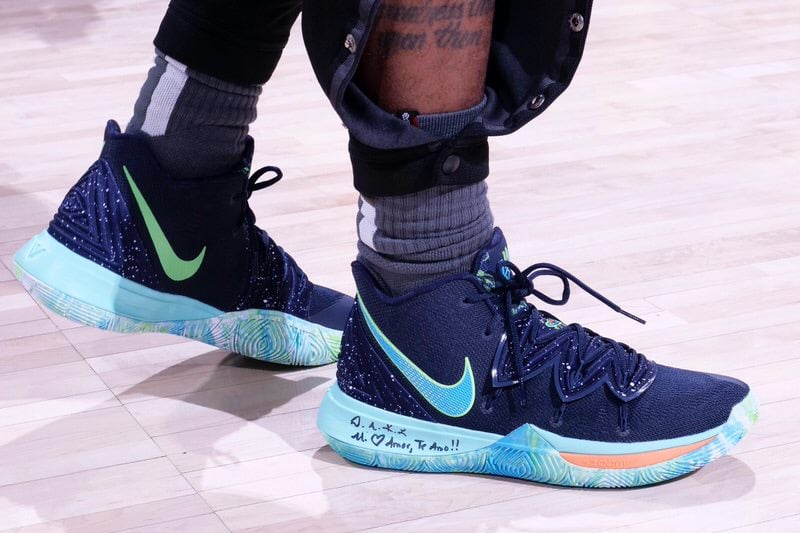 kyrie irving shoes tonight