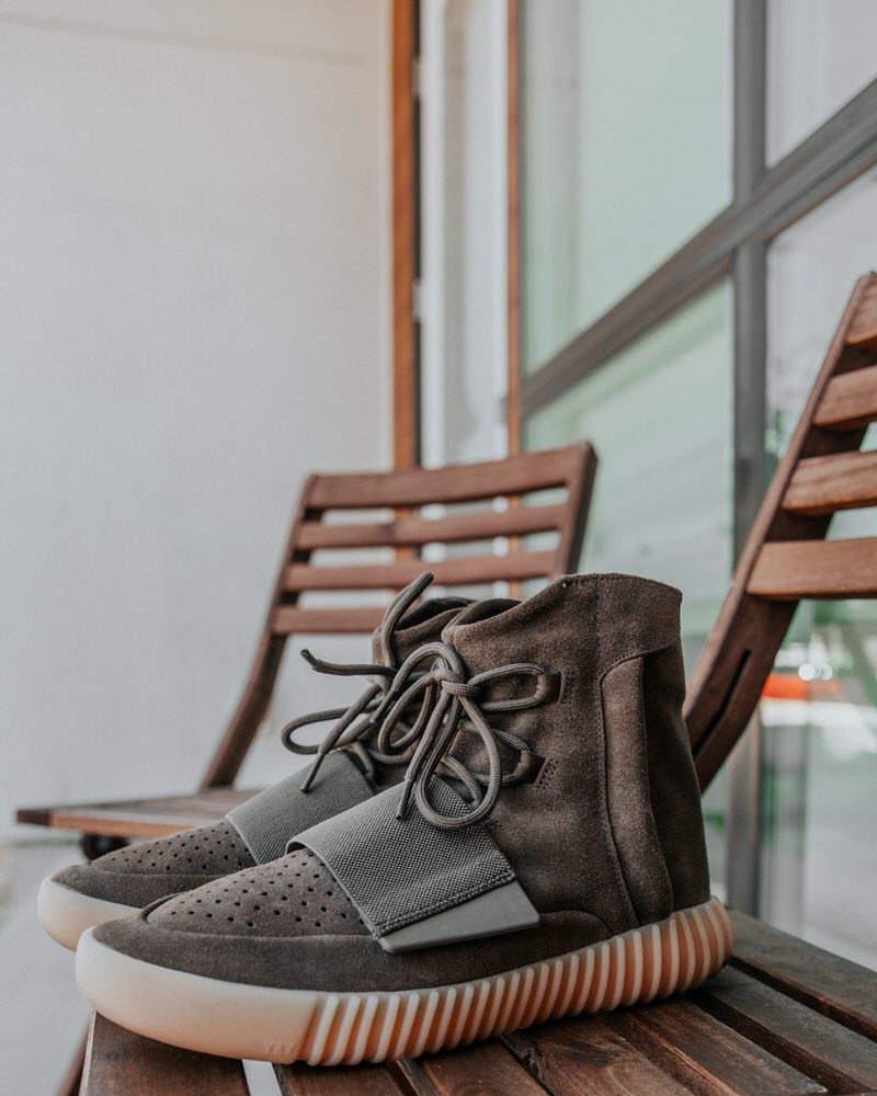 og gray yeezy 750