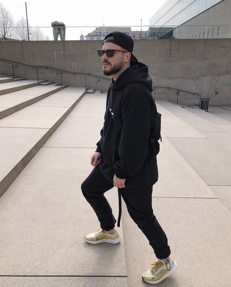 @stefgram17 makes his yellow Zoom Fly SPs pop with a tonal sweats combo from Fear of God.