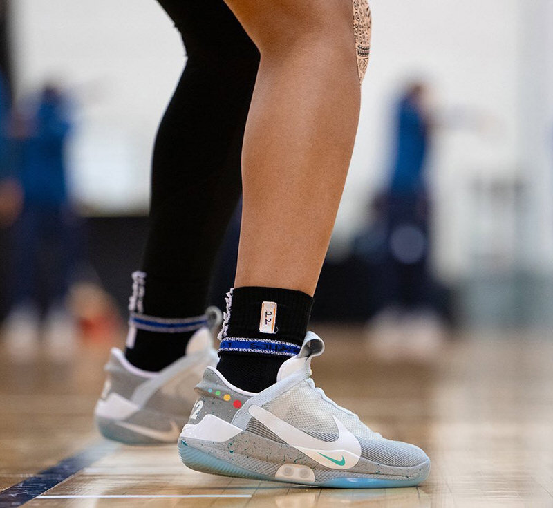 nike adapt on feet