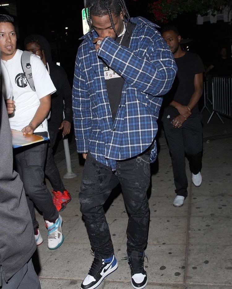 travis scott wearing air jordan 1