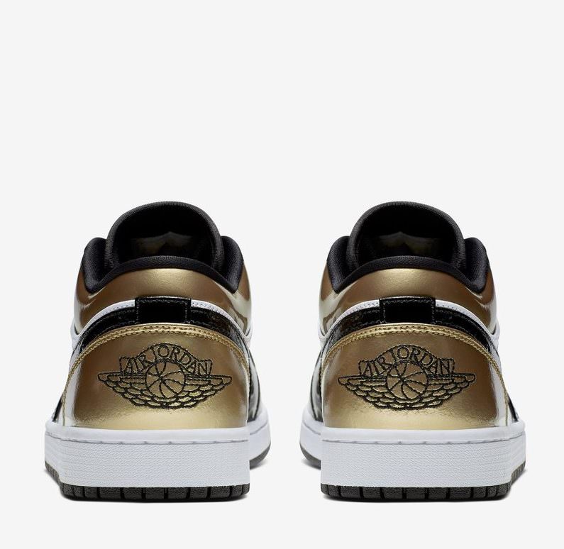 Jordan 1 low deals gold toe on feet