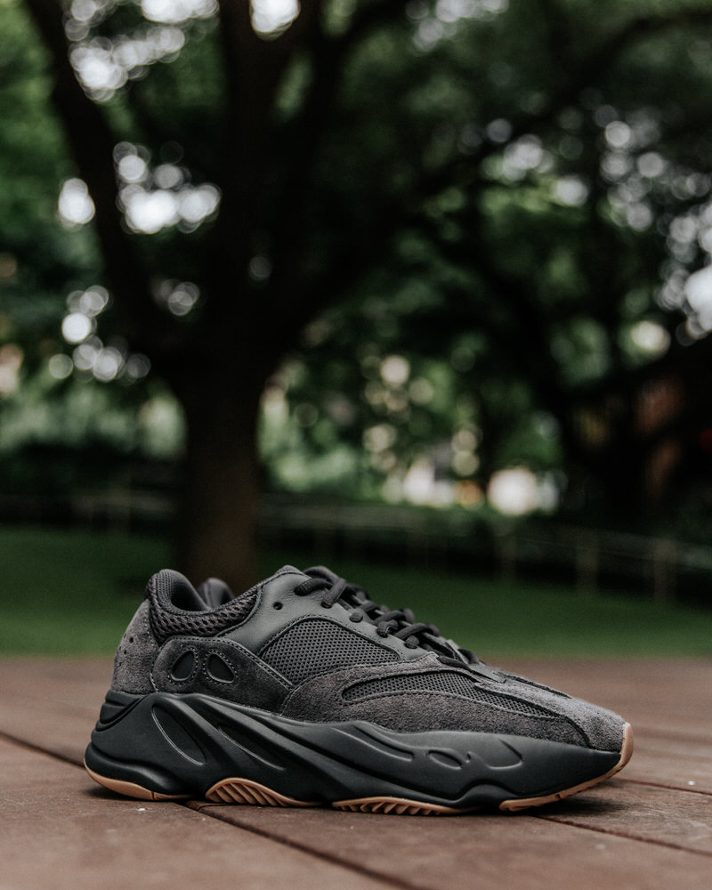 Uhyggelig søsyge århundrede A Closer Look at the "Utility Black" adidas Yeezy Boost 700 | Nice Kicks