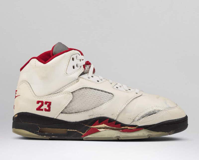 25 air jordan v fire red