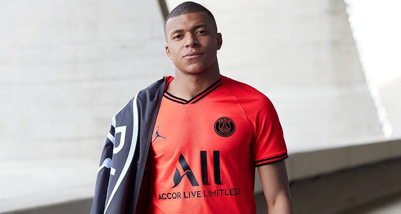 The new Paris Saint-Germain shirt inspired by Michael Jordan's Chicago Bulls