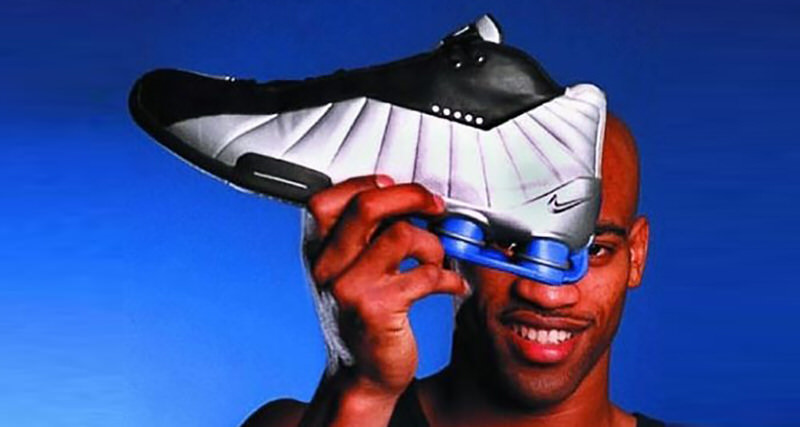 The Nike Shox BB4 Raptors Celebrates Vince Carter's Career •