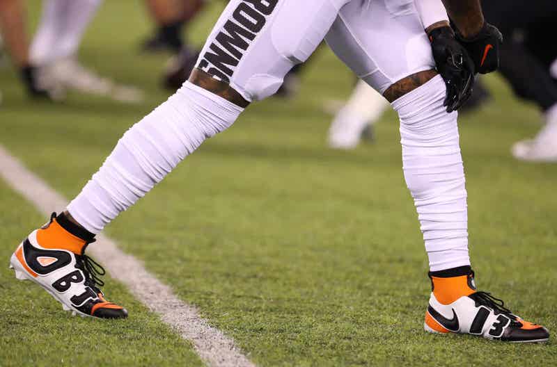 What Pros Wear: Odell Beckham Jr.'s Nike Vapor Beckham Nike Dunk x Supreme  Cleats - What Pros Wear