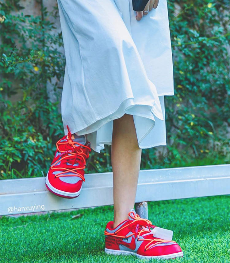 Sneaker Con - Nike Dunk Low Off-White University Red are