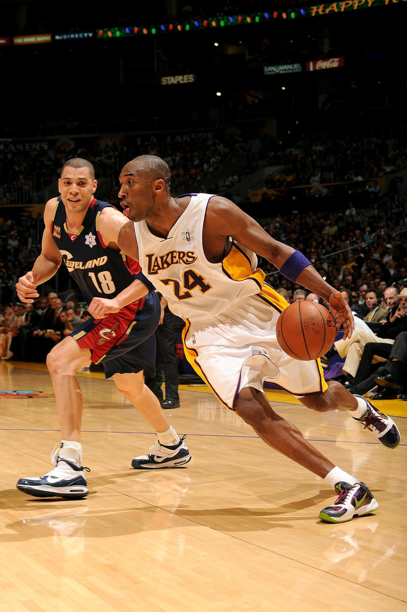 Primitivo Mono Calígrafo Kicks on Court Classic // Kobe Lights Up Christmas in "Chaos" Vs | Nice  Kicks