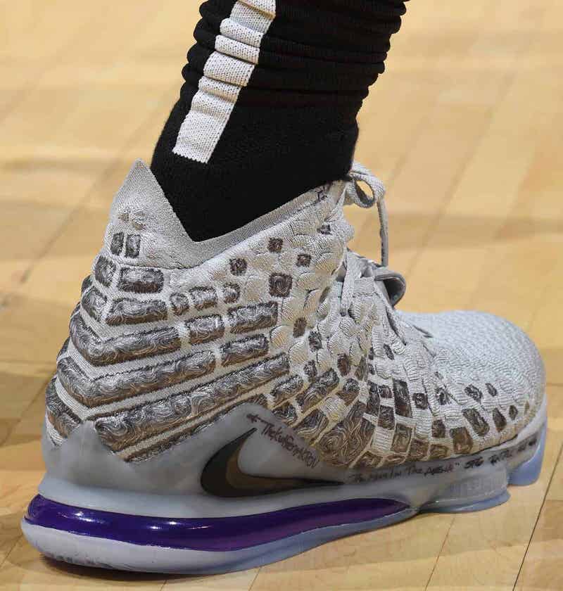 The King Rocks the LeBron 7 