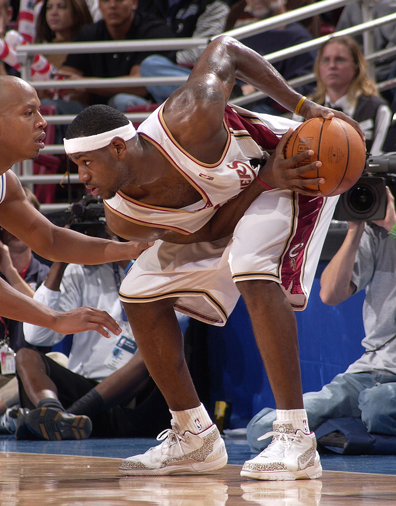 Kicks on Court Classic // Kobe Lights Up Christmas in Chaos Vs